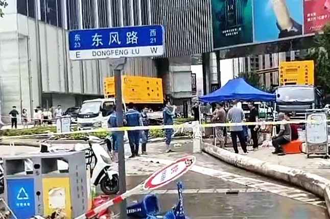海口磊落维保服务有限公司排涝突击队在排涝现场
